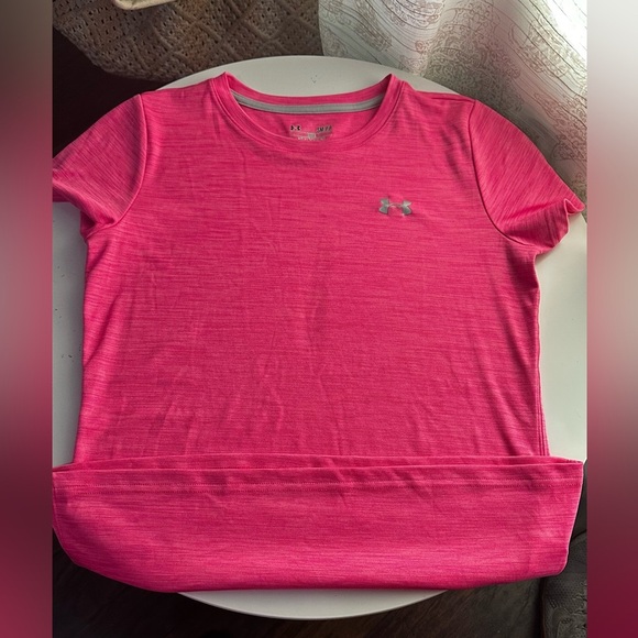 Underarmour headgear women’s dry fit top - Picture 1 of 3